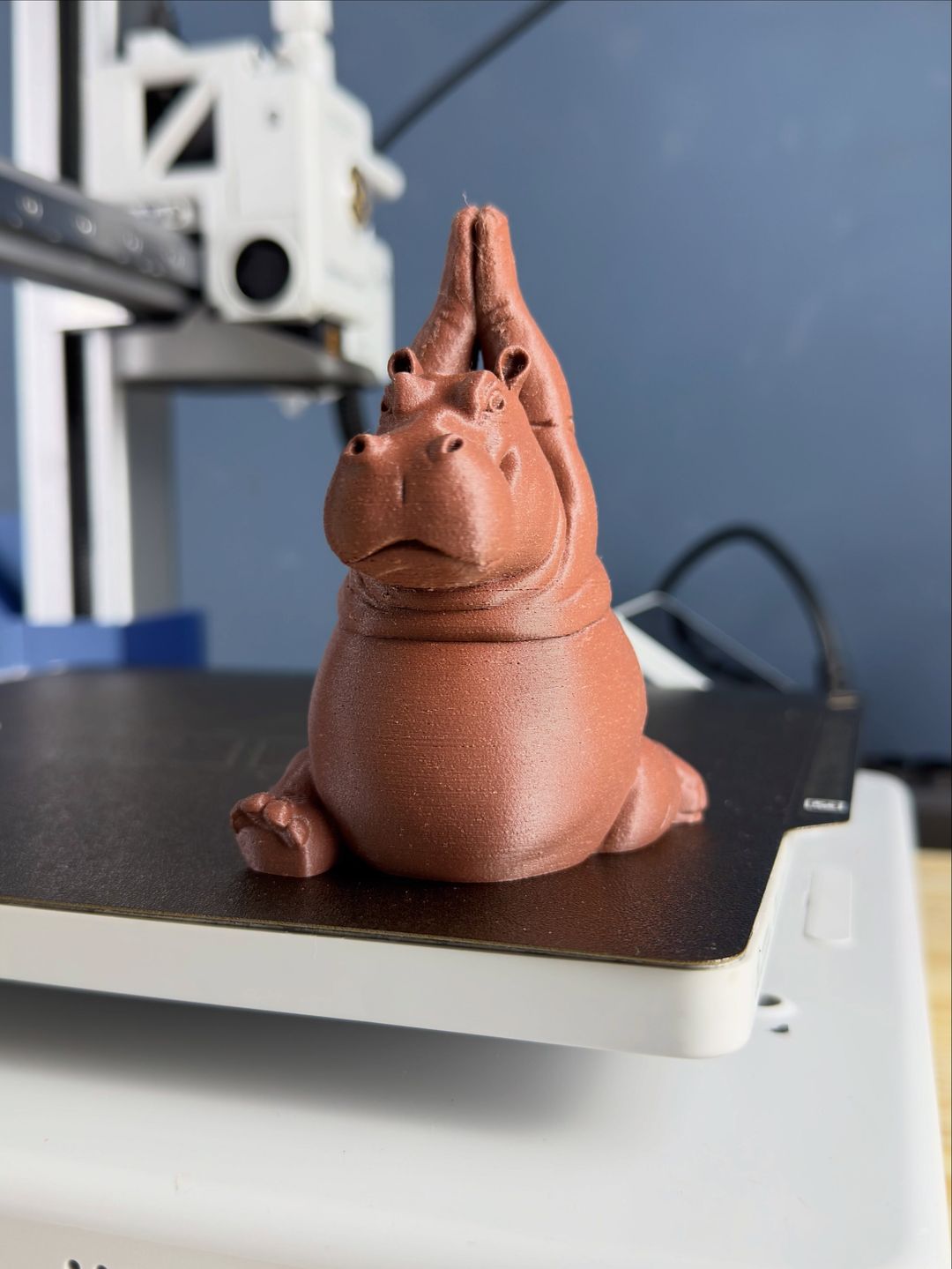 Hipopótamo impresso em 3D em tom cobre